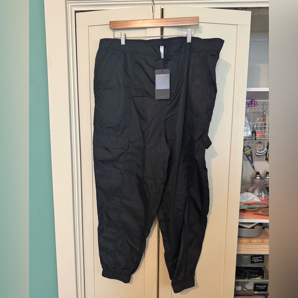 NWT Fabletics Black Satin Cargo Joggers